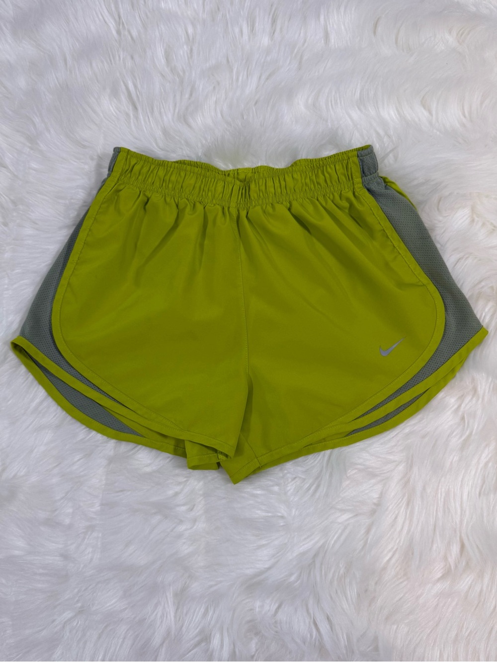 Nike Women’s Tempo Dri-FIT Mid Rise - Chartreuse